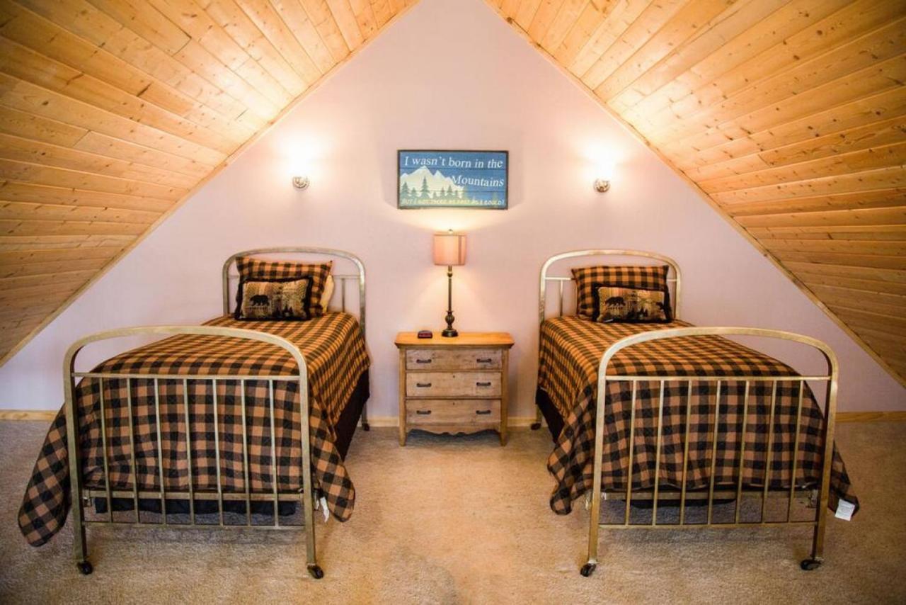 Hébergement de vacances Old Man Mountain, Spacious With Loft Great For Families, Dogs Allowed